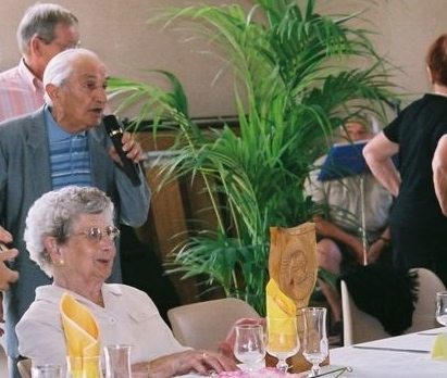 notre-centenaire-avec-sa-famille-en-compagie-de-daniel-roux-notre-ancien-president.jpg